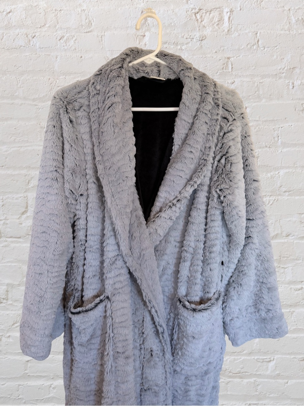 Soma Plush Faux Fur Long Wrap Robe Gray Black S/M Women Soft Cozy Loungewear - Picture 4 of 9